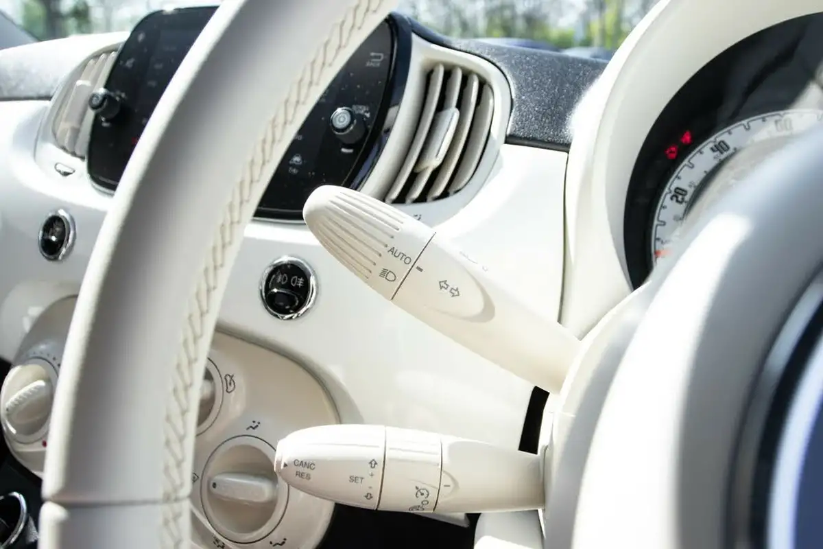 2022-fiat-500c-10-dolcevita-big-16