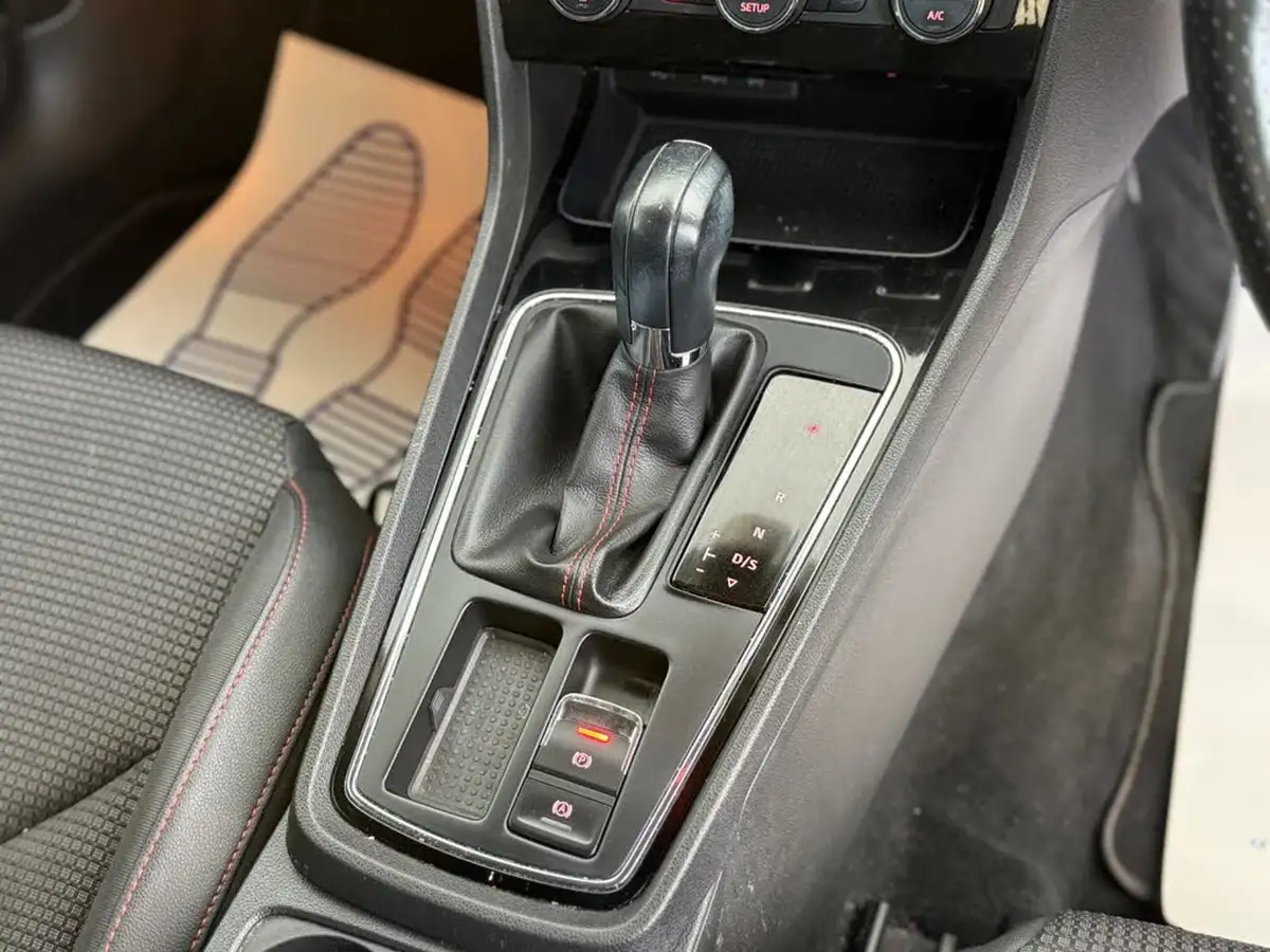 2017-seat-leon-14-ecotsi-fr-technology-hatchback-5d-dsg-big-52