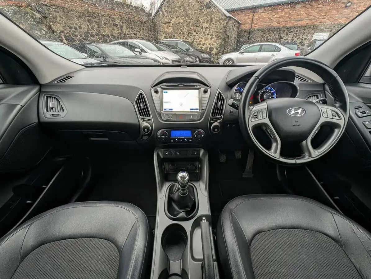 2014-hyundai-ix35-17td-se-nav-big-6