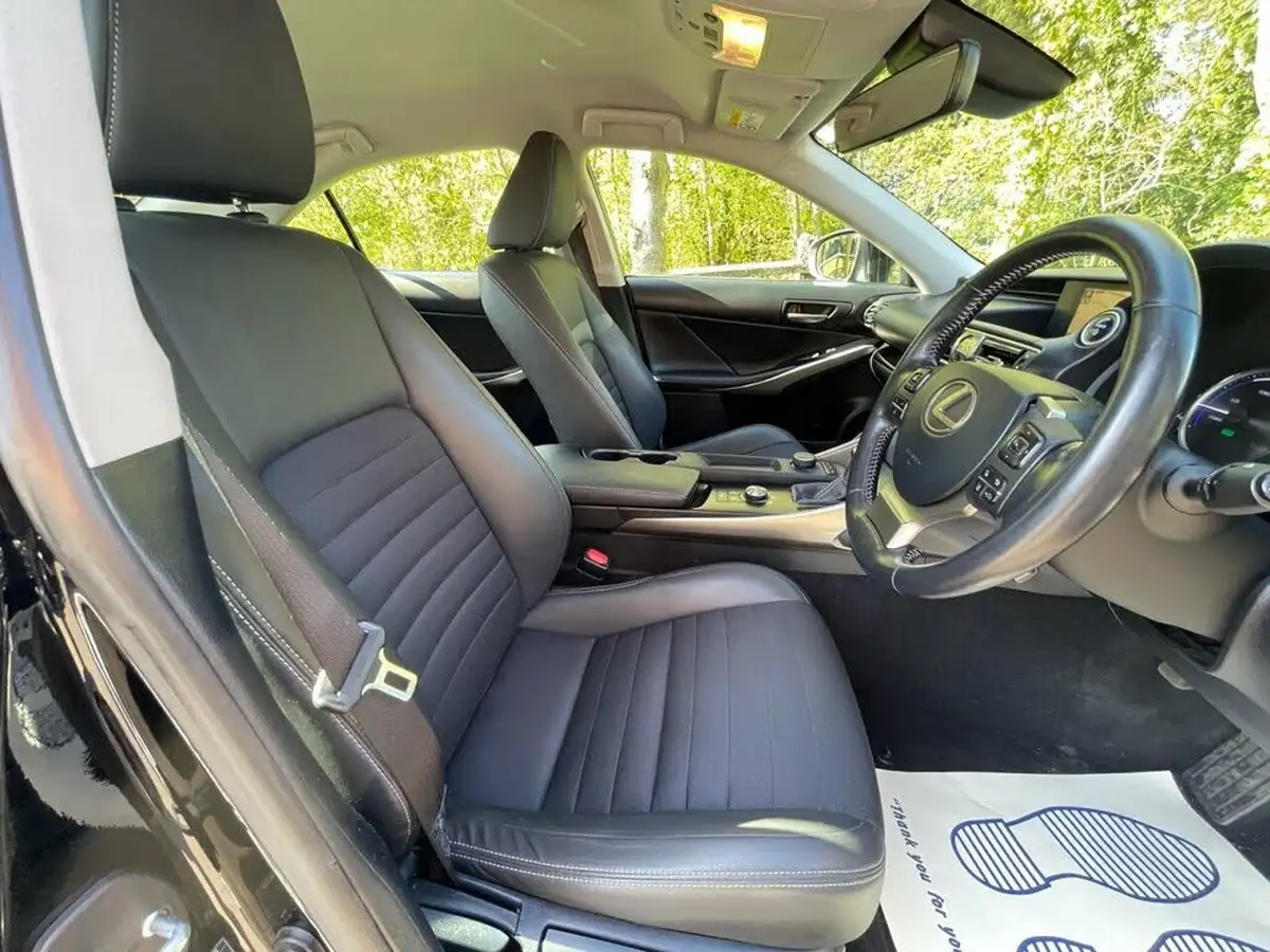 2017-lexus-is-300h-25-executive-edition-big-14