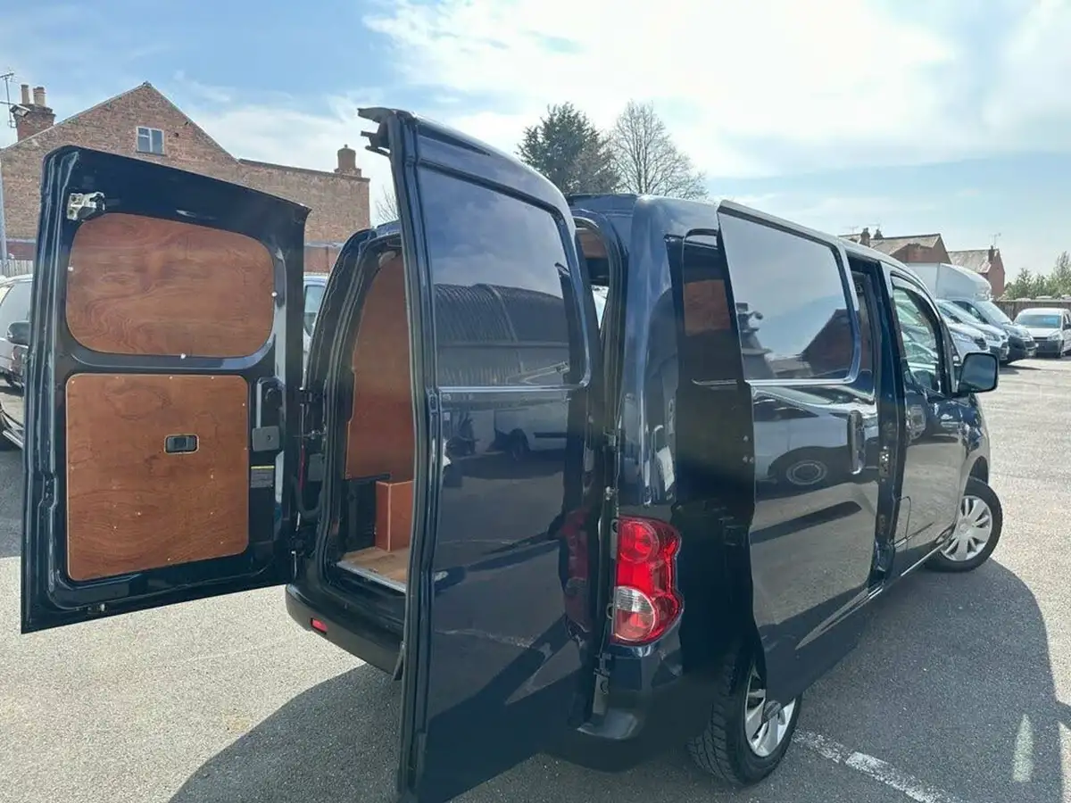 2019-nissan-nv200-15td-acenta-89bhp-crewcab-van-big-28