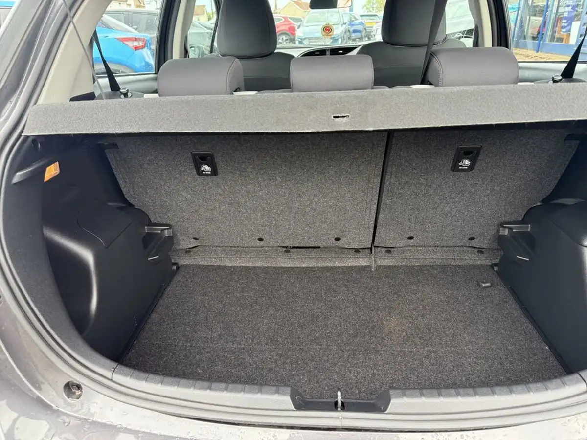 2019-toyota-yaris-15-vvt-i-icon-tech-98bhp-hybrid-1497cc-e-cvt-big-15