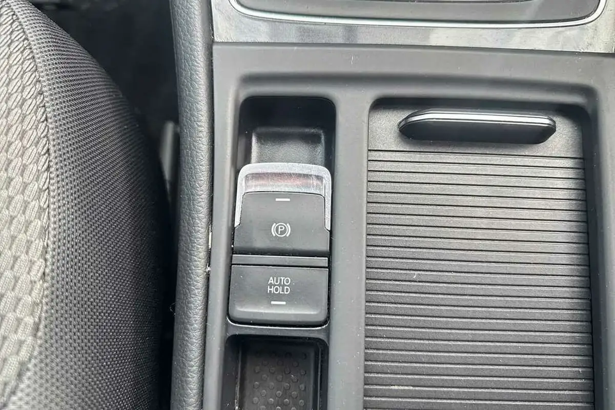2019-volkswagen-golf-e-e-golf-big-24