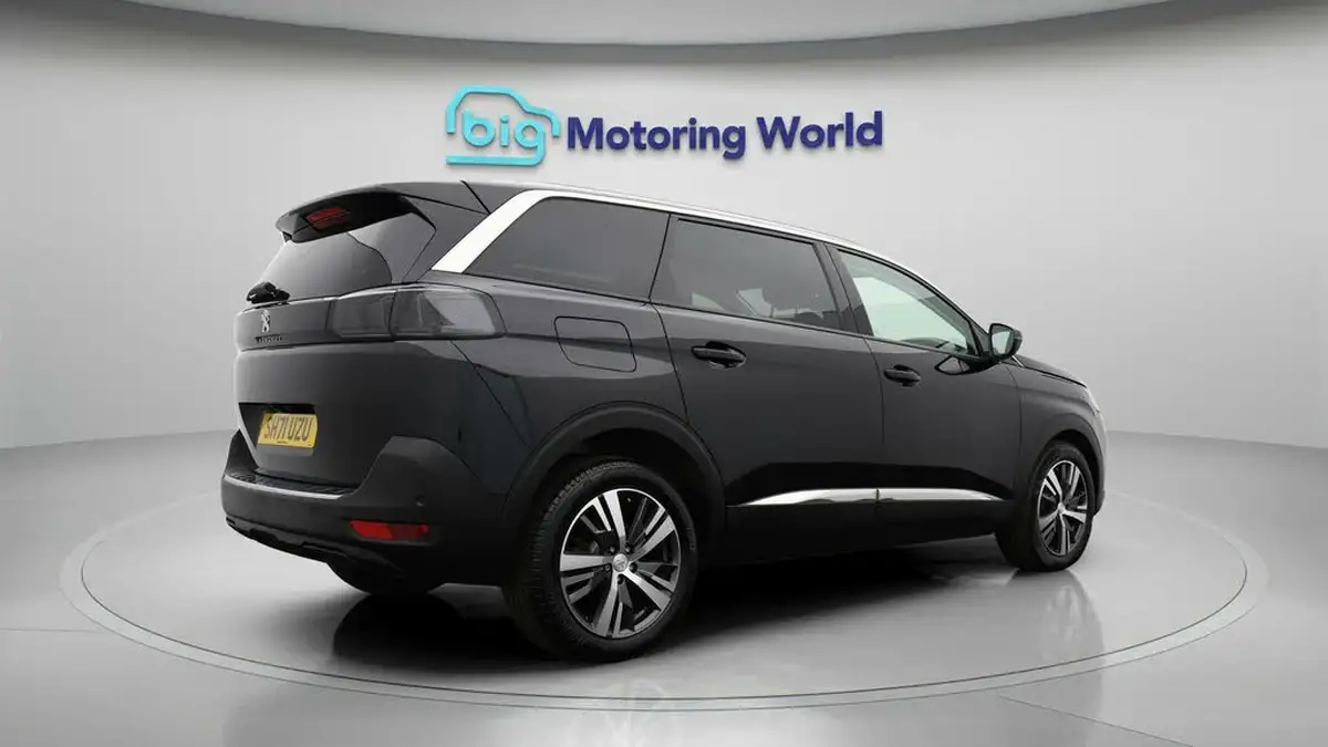 2021-peugeot-5008-suv-12-puretech-allure-big-6