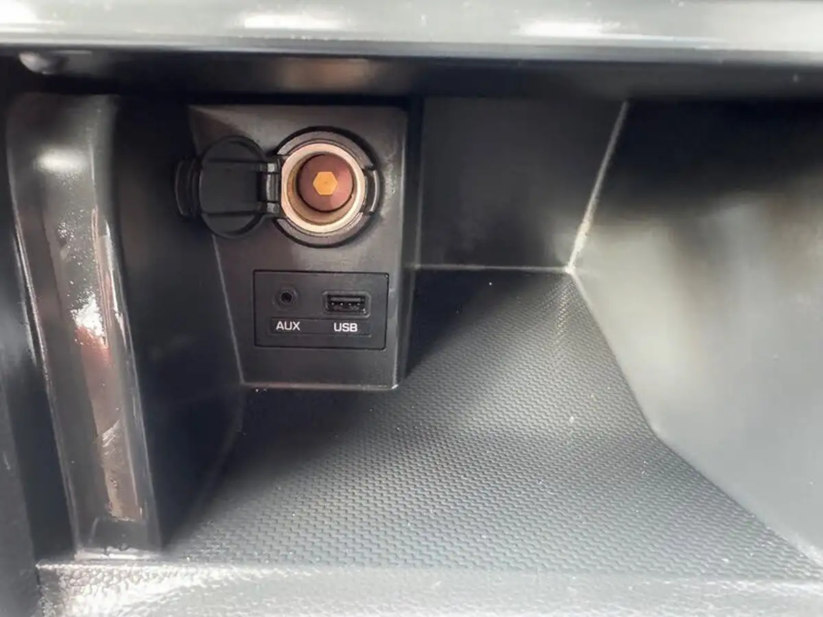 2014-hyundai-i10-10-premium-big-33