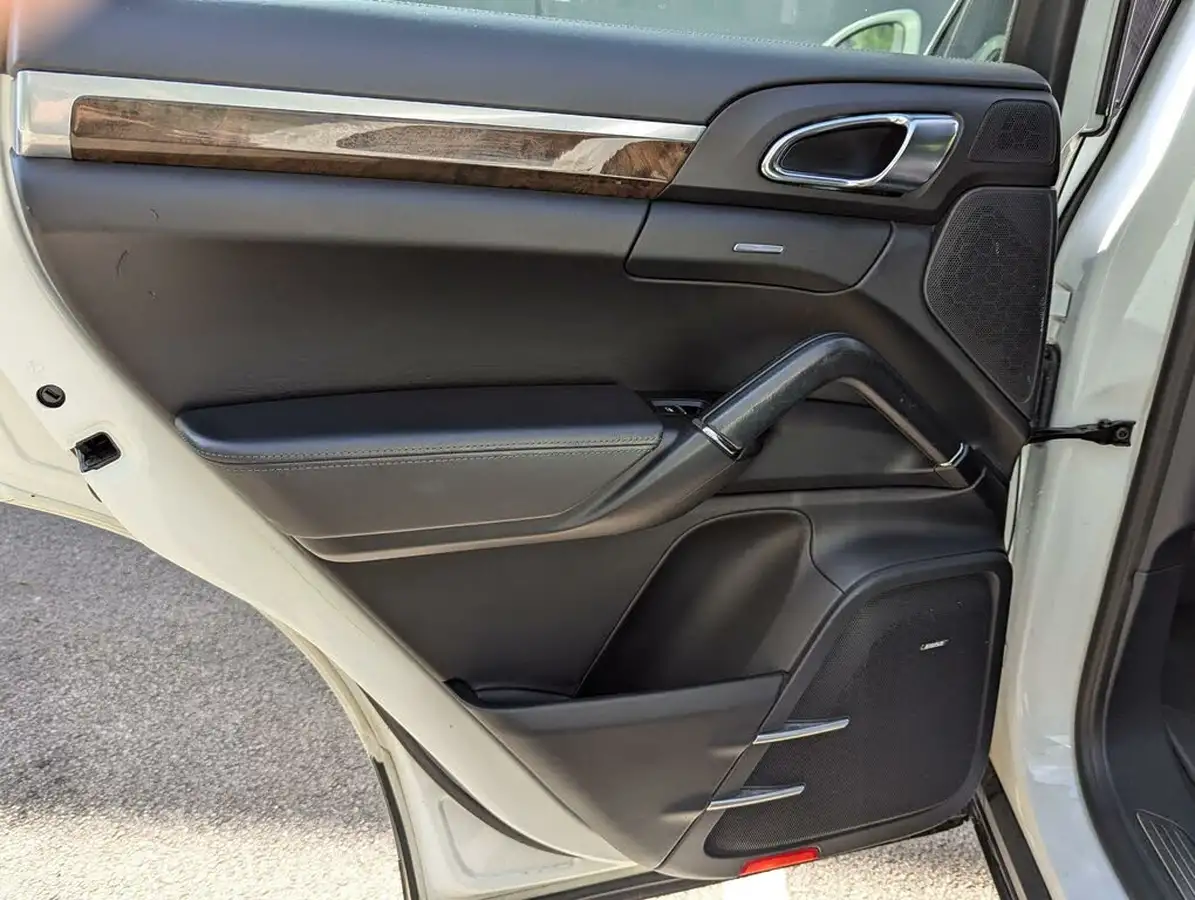 2016-porsche-cayenne-30-s-e-hybrid-big-43