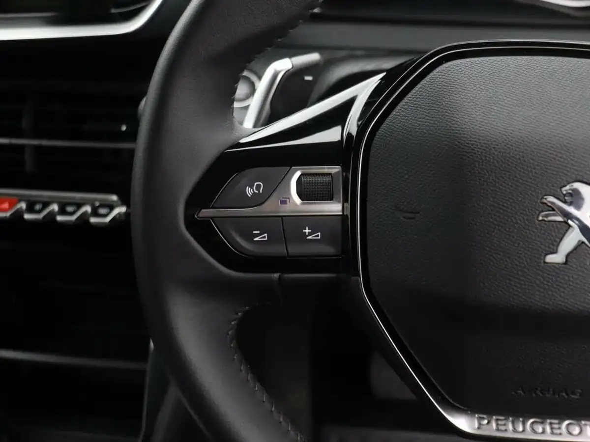 2023-peugeot-208-12-puretech-active-premium-100ps-eat8-big-26