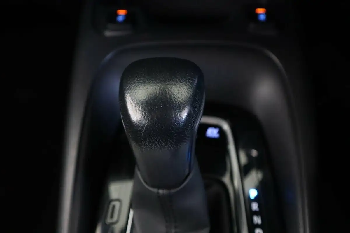 2022-toyota-corolla-18-vvt-i-icon-120bhp-trk-hatchback-5d-big-10