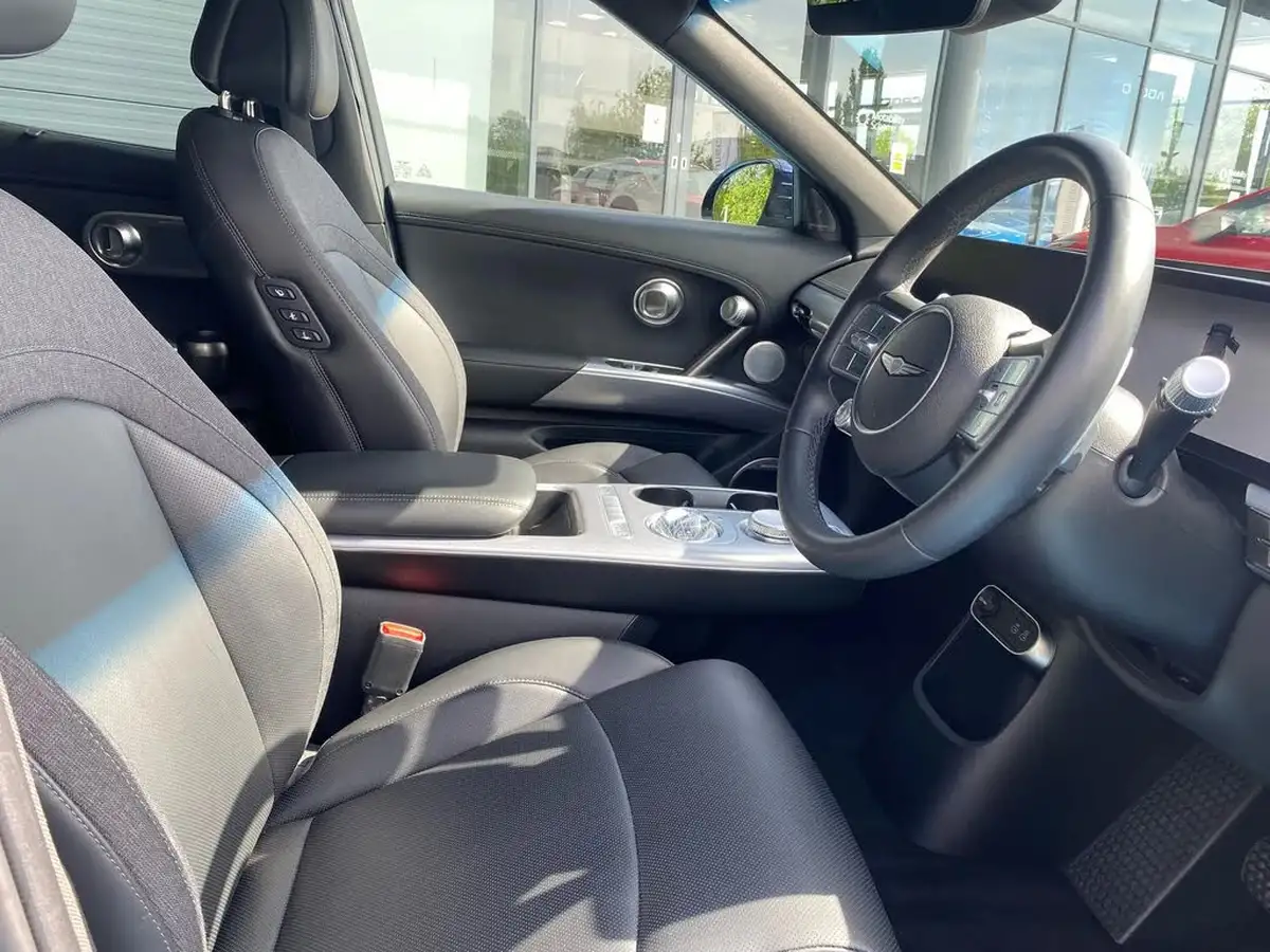 2023-genesis-gv60-e-sport-big-9