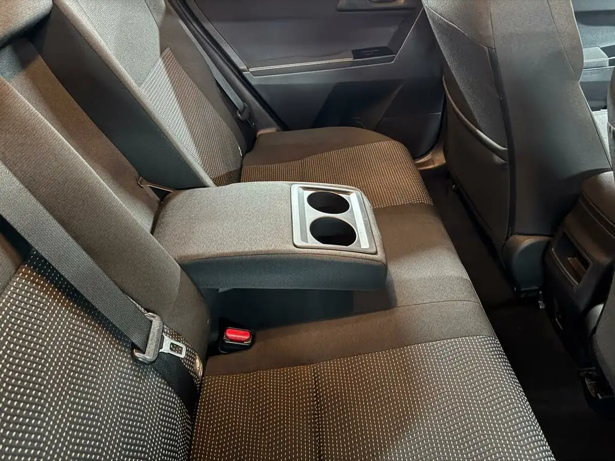 2013-toyota-auris-133-vvt-i-icon-hatchback-big-31