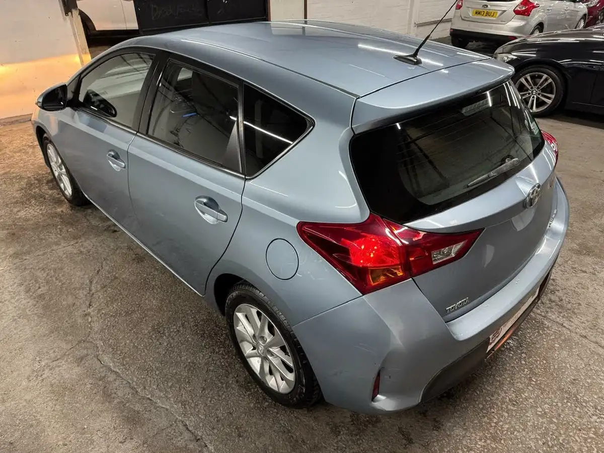 2013-toyota-auris-133-vvt-i-icon-hatchback-big-7
