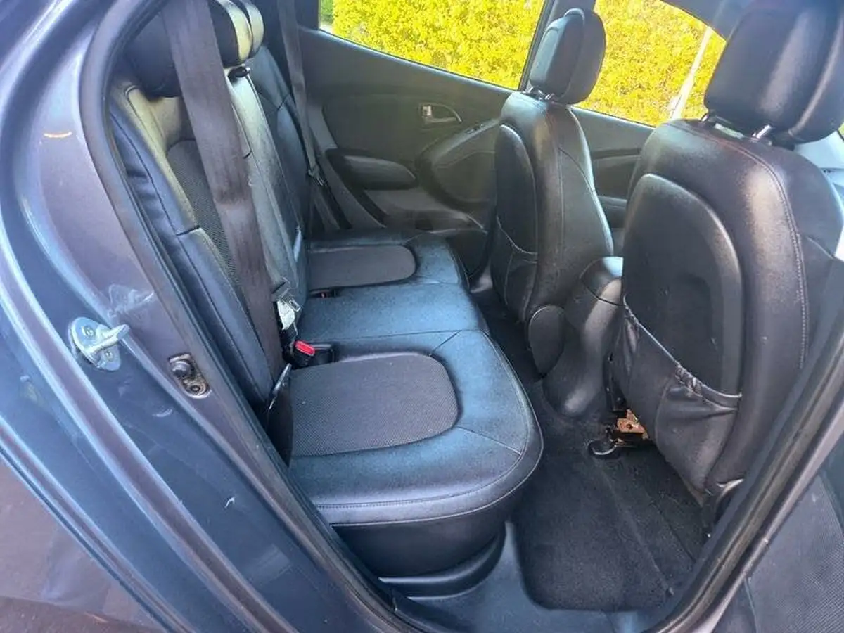 2015-hyundai-ix35-17td-se-nav-big-11