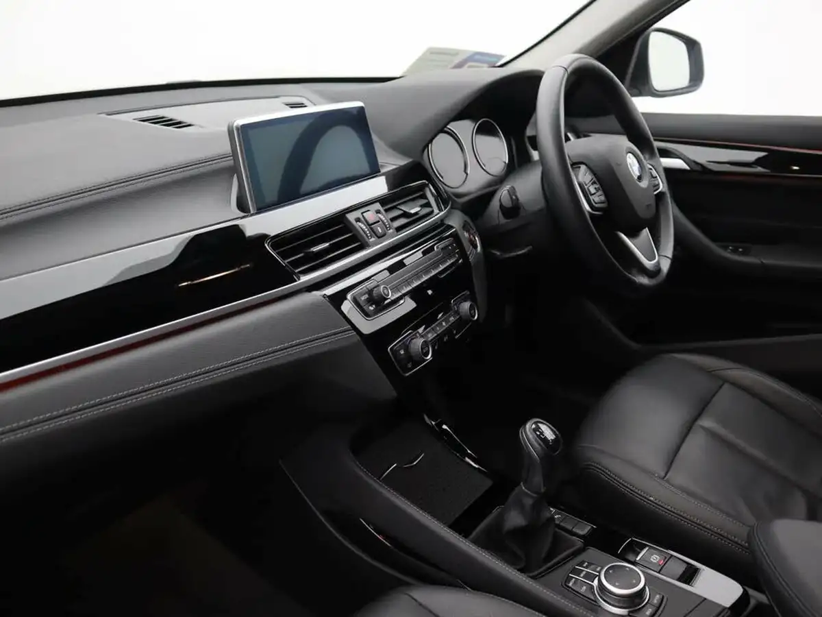2021-bmw-x1-15-sdrive18i-xline-big-9