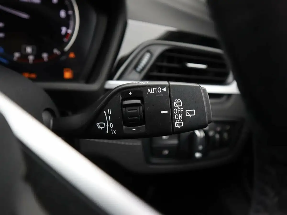 2021-bmw-x1-15-sdrive18i-xline-big-28