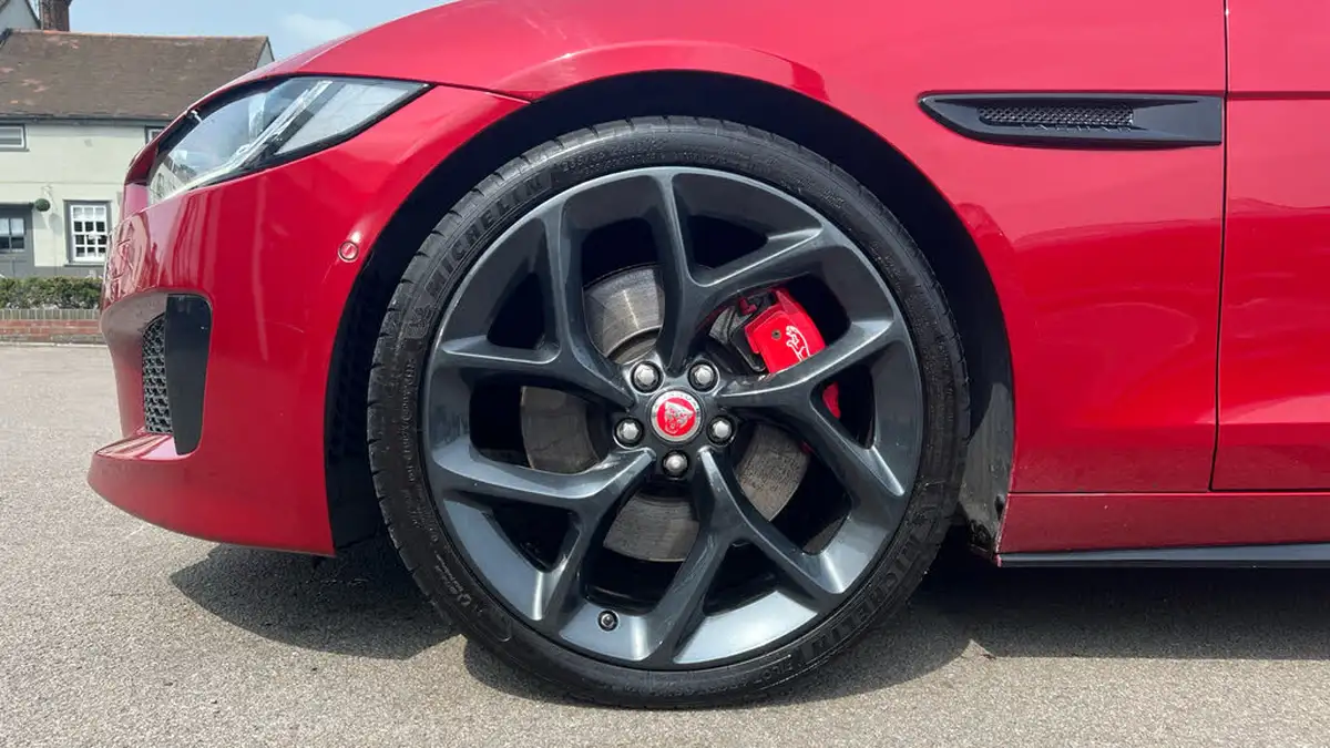 2015-jaguar-xe-30-s-big-7