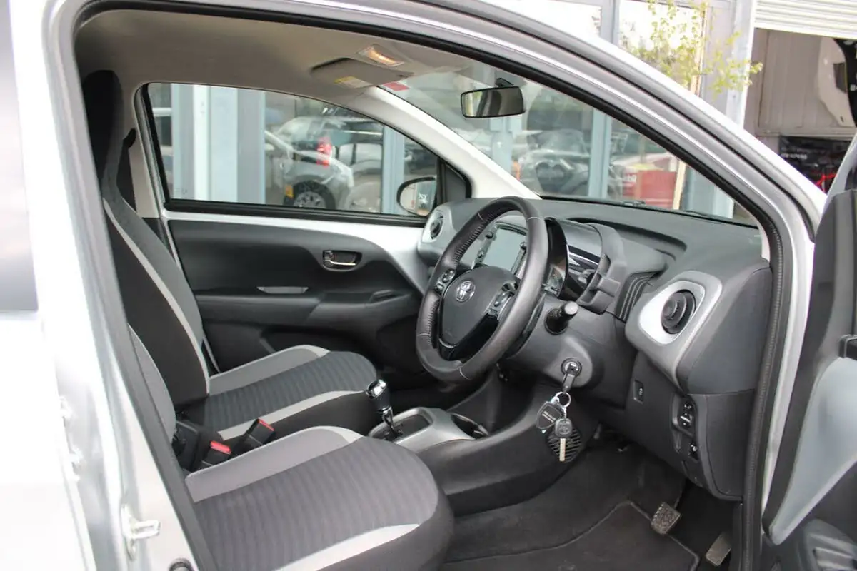 2019-toyota-aygo-10-vvt-i-x-play-tss-x-shift-big-7