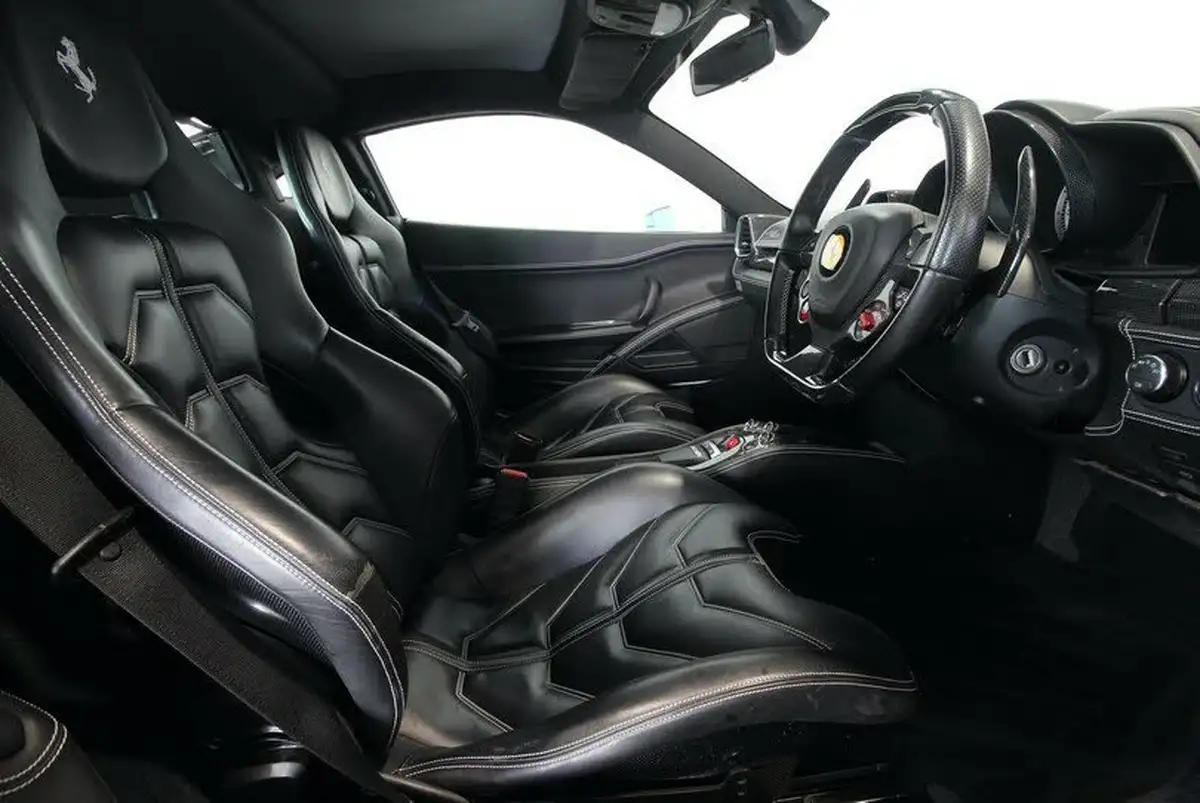 2011-ferrari-458-45-italia-big-10