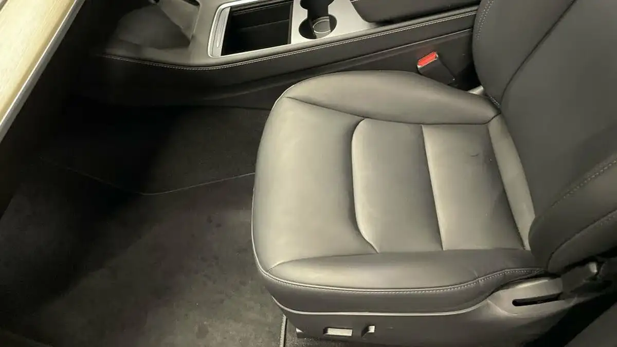 2022-tesla-model-y-e-long-range-big-16