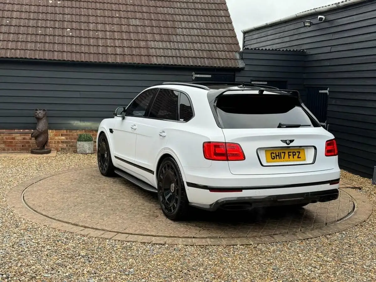 2017-bentley-bentayga-60-w12-big-39