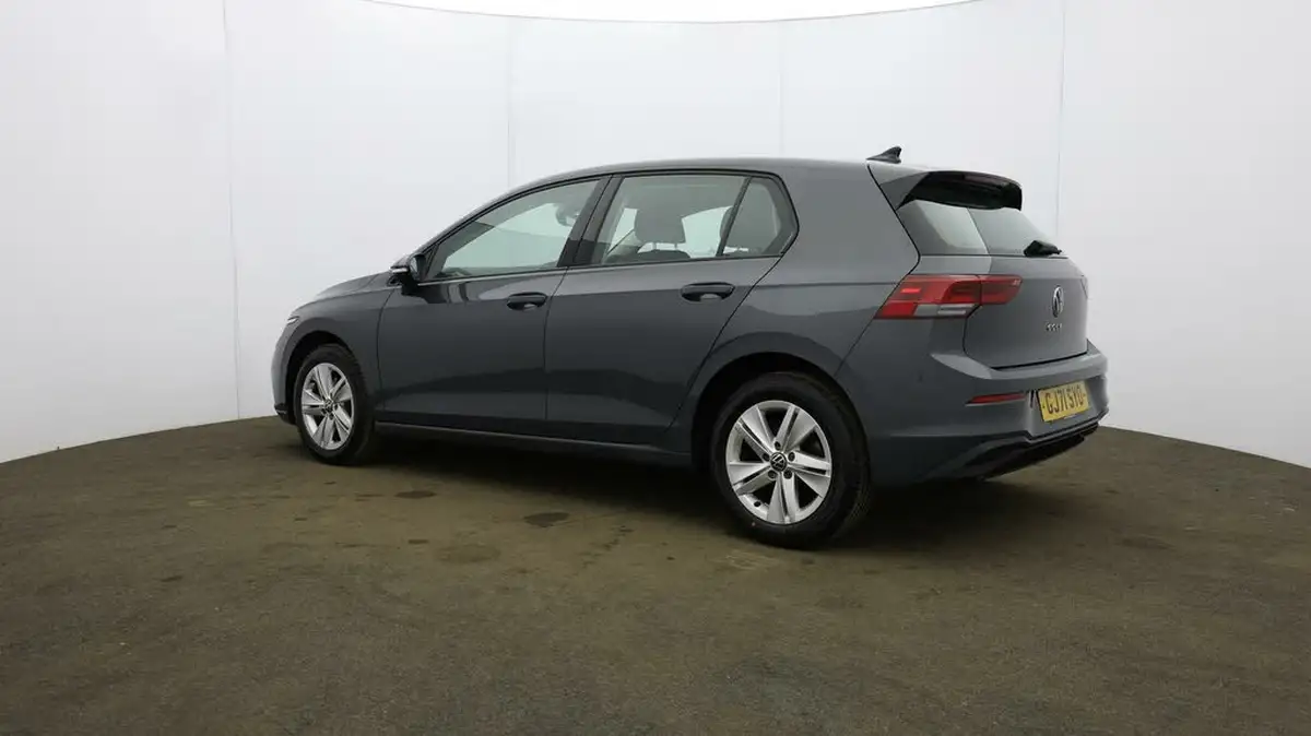 2021-volkswagen-golf-10-tsi-life-hatchback-big-4