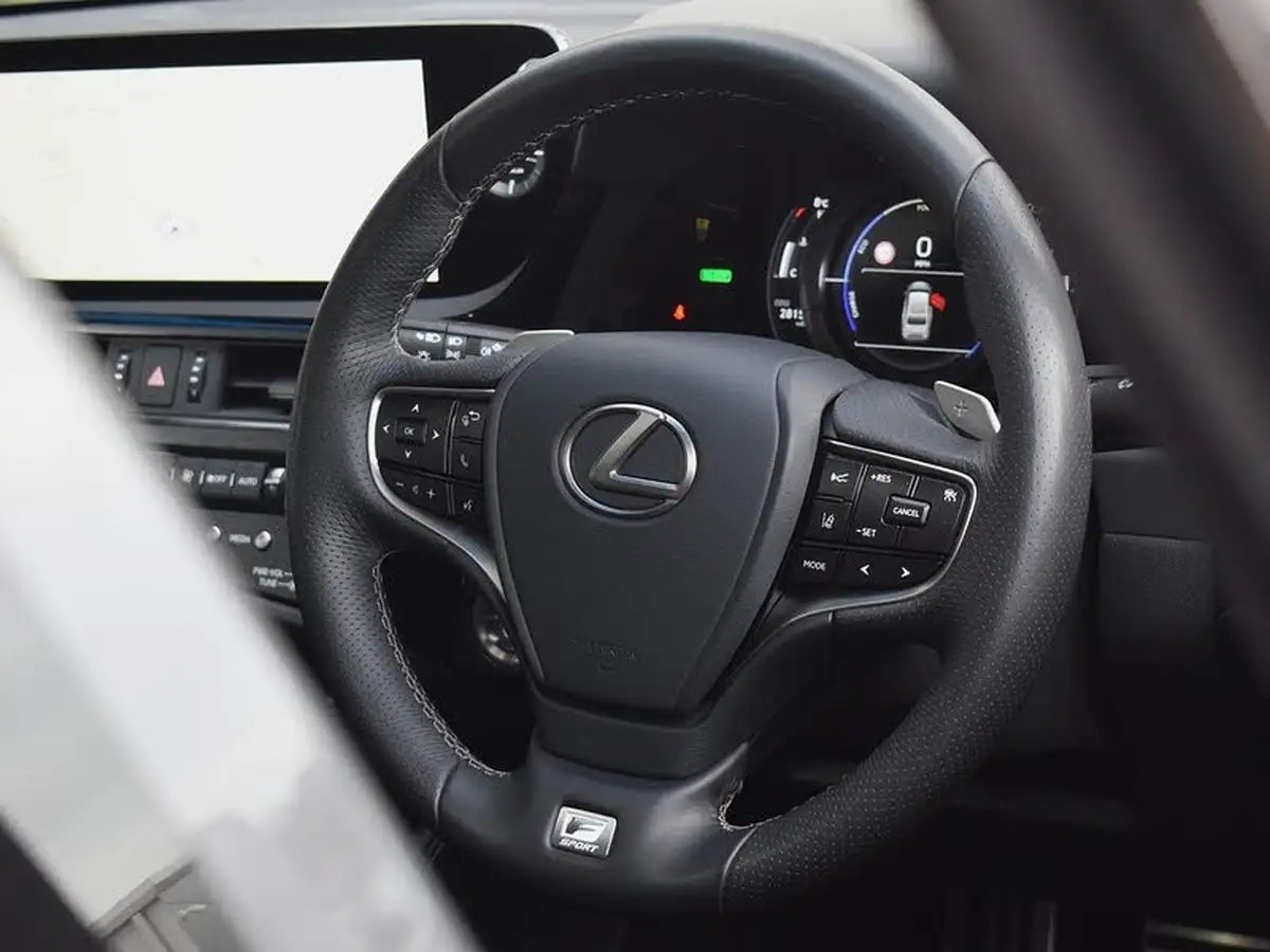 2023-lexus-es-300h-25-f-sport-big-11