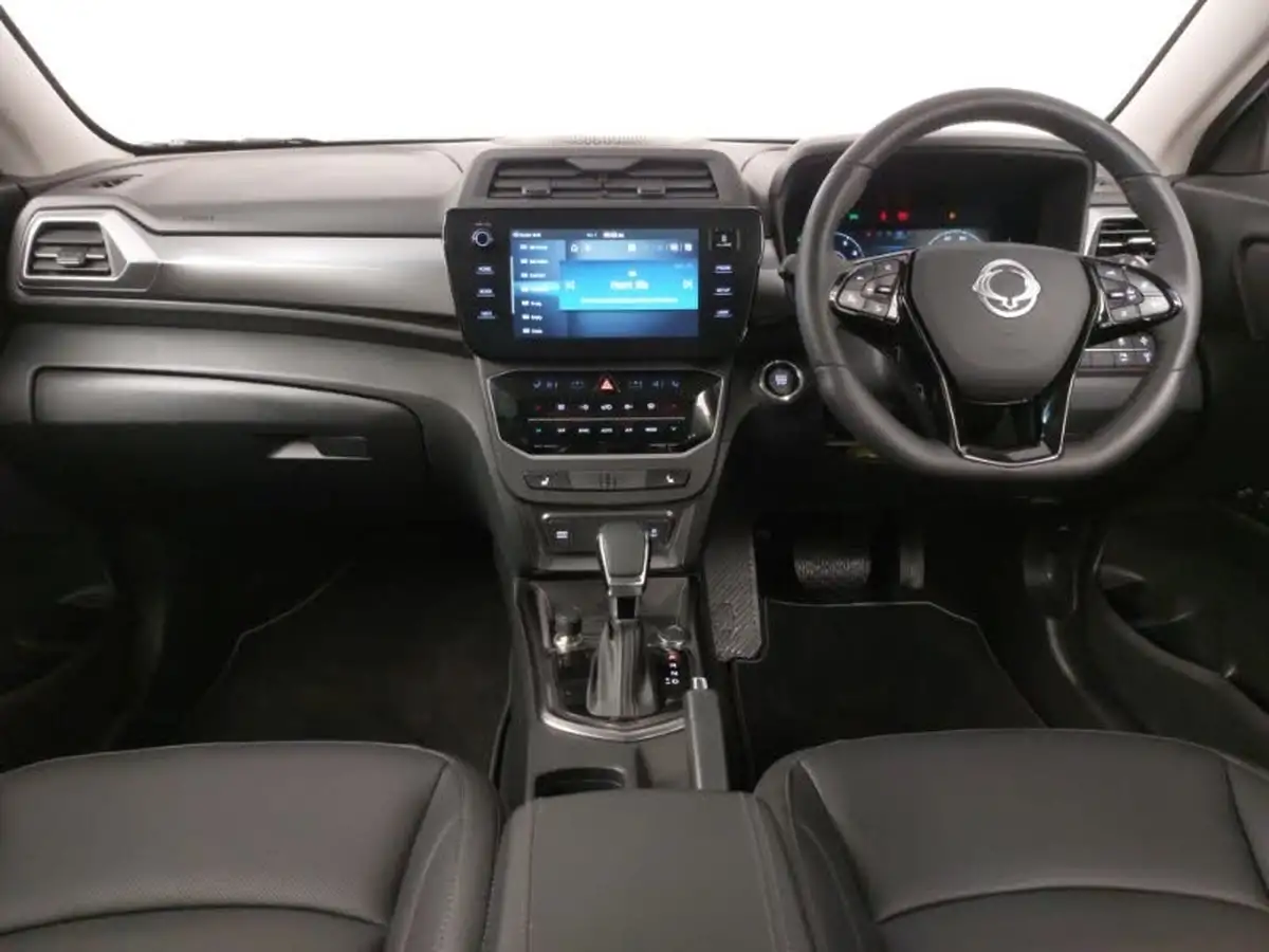2024-kgm-ssangyong-tivoli-15-k40-auto-big-2