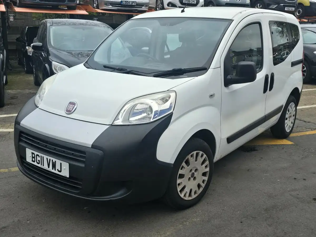 2011-fiat-qubo-big-3
