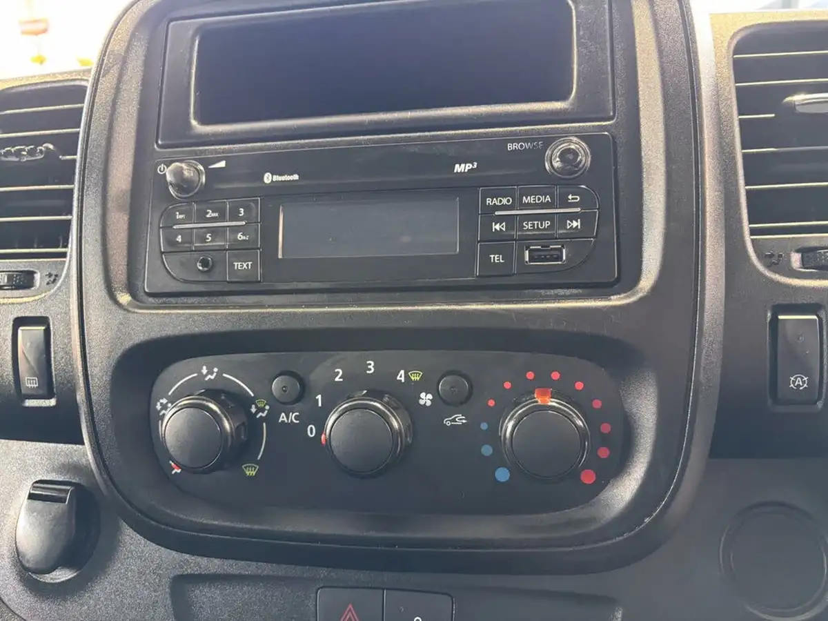 2016-vauxhall-vivaro-16cdti-2900-ecoflex-l1h1-120ps-biturbo-panel-van-big-32
