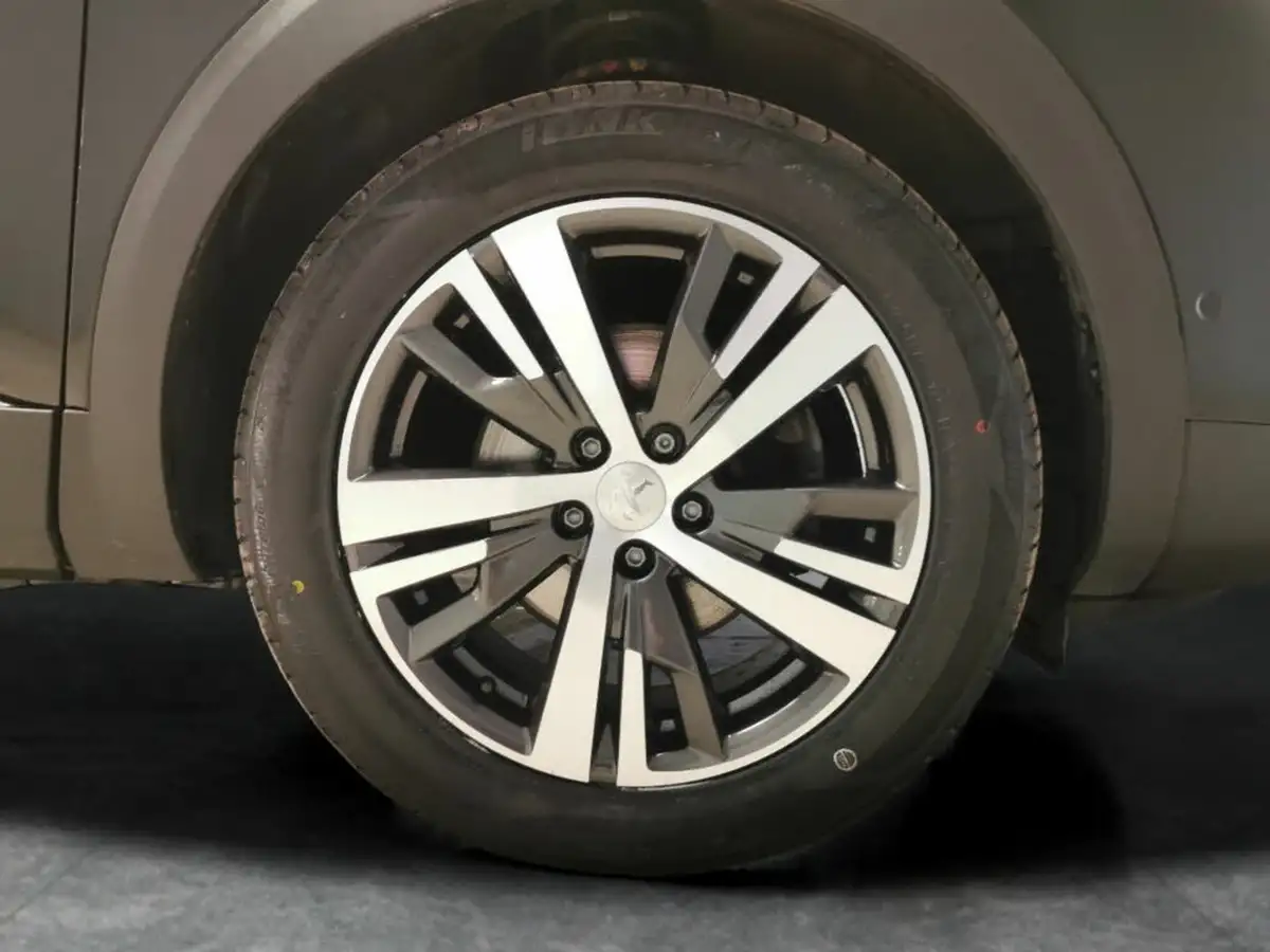 2022-peugeot-5008-suv-12-puretech-allure-premium-eat8-big-31