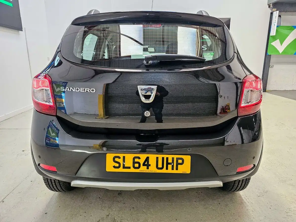2014-dacia-sandero-stepway-09-laureate-big-6