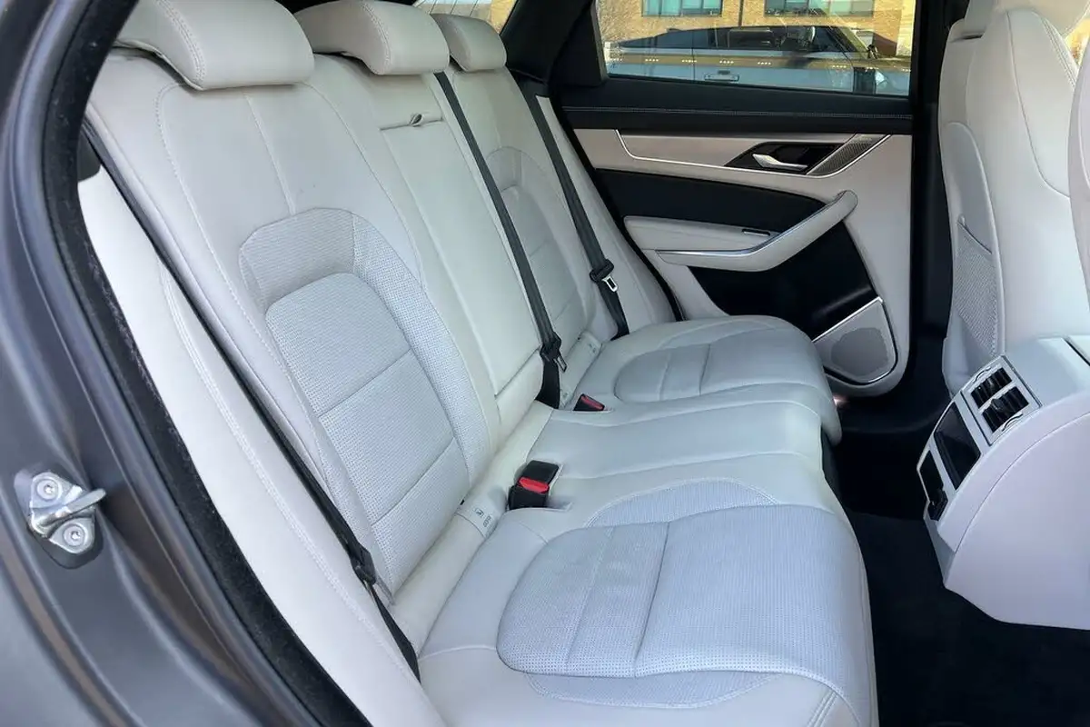 2023-jaguar-f-pace-20-d200-r-dynamic-se-black-big-31