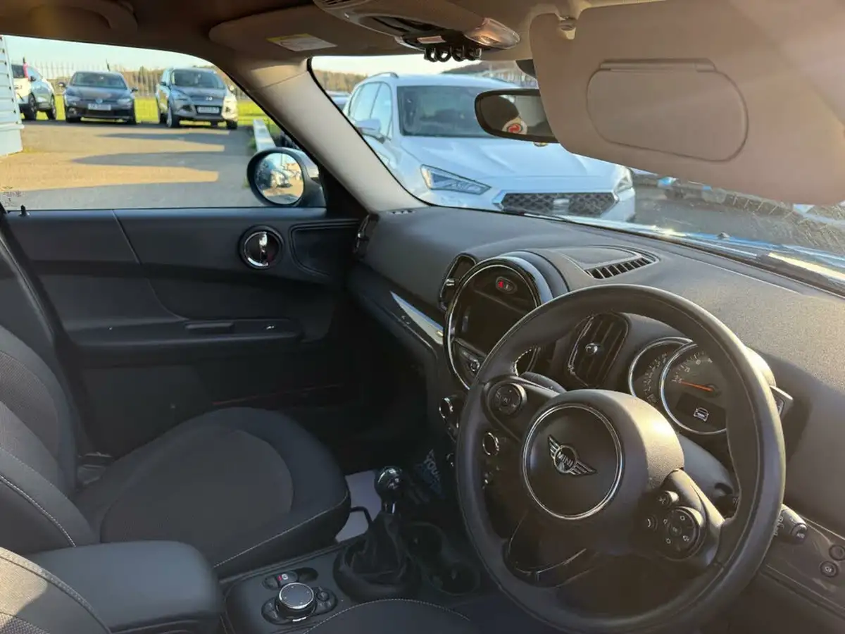 2019-mini-countryman-15-cooper-classic-big-37