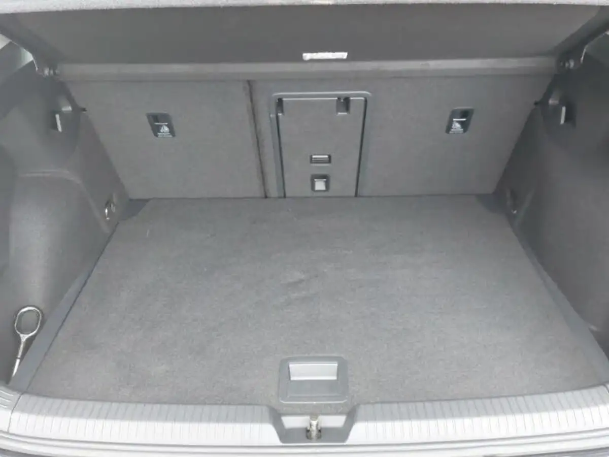 2021-volkswagen-golf-10-tsi-life-hatchback-big-7