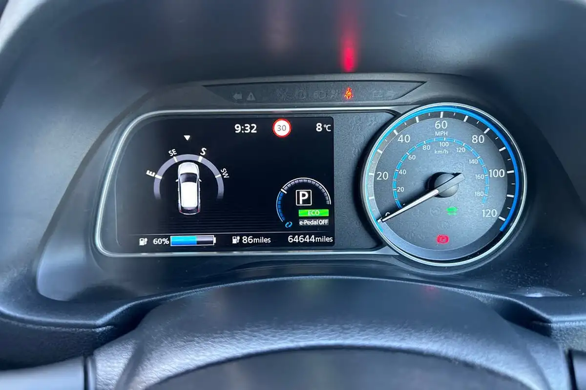 2021-nissan-leaf-e-tekna-big-37