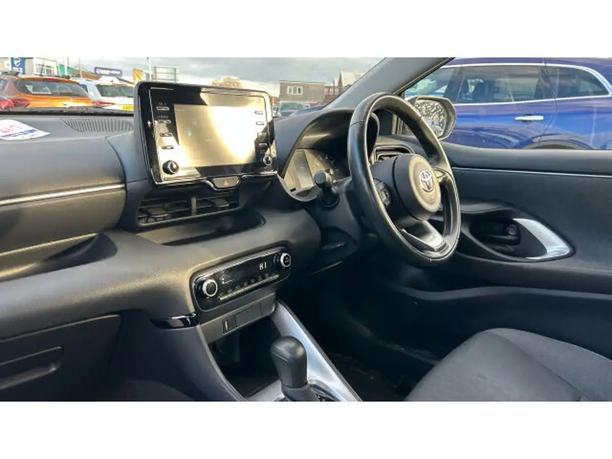 2021-toyota-yaris-15-vvt-i-icon-114bhp-hybrid-1490cc-e-cvt-big-8