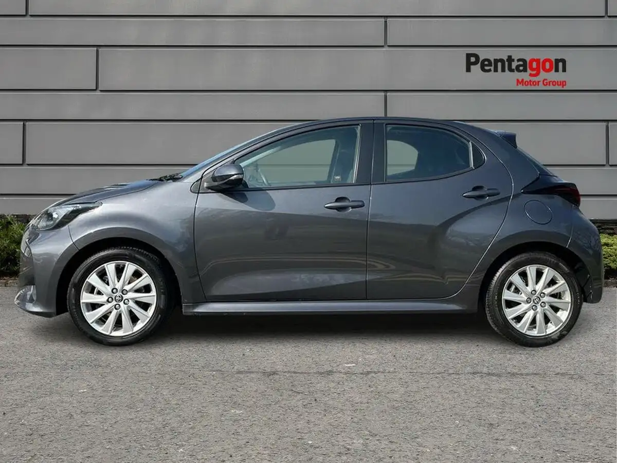 2021-toyota-yaris-15-vvt-i-icon-114bhp-hybrid-1490cc-e-cvt-big-11