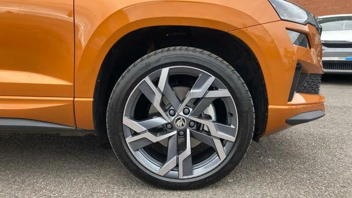 2025-skoda-karoq-20tdi-sportline-edition-big-4