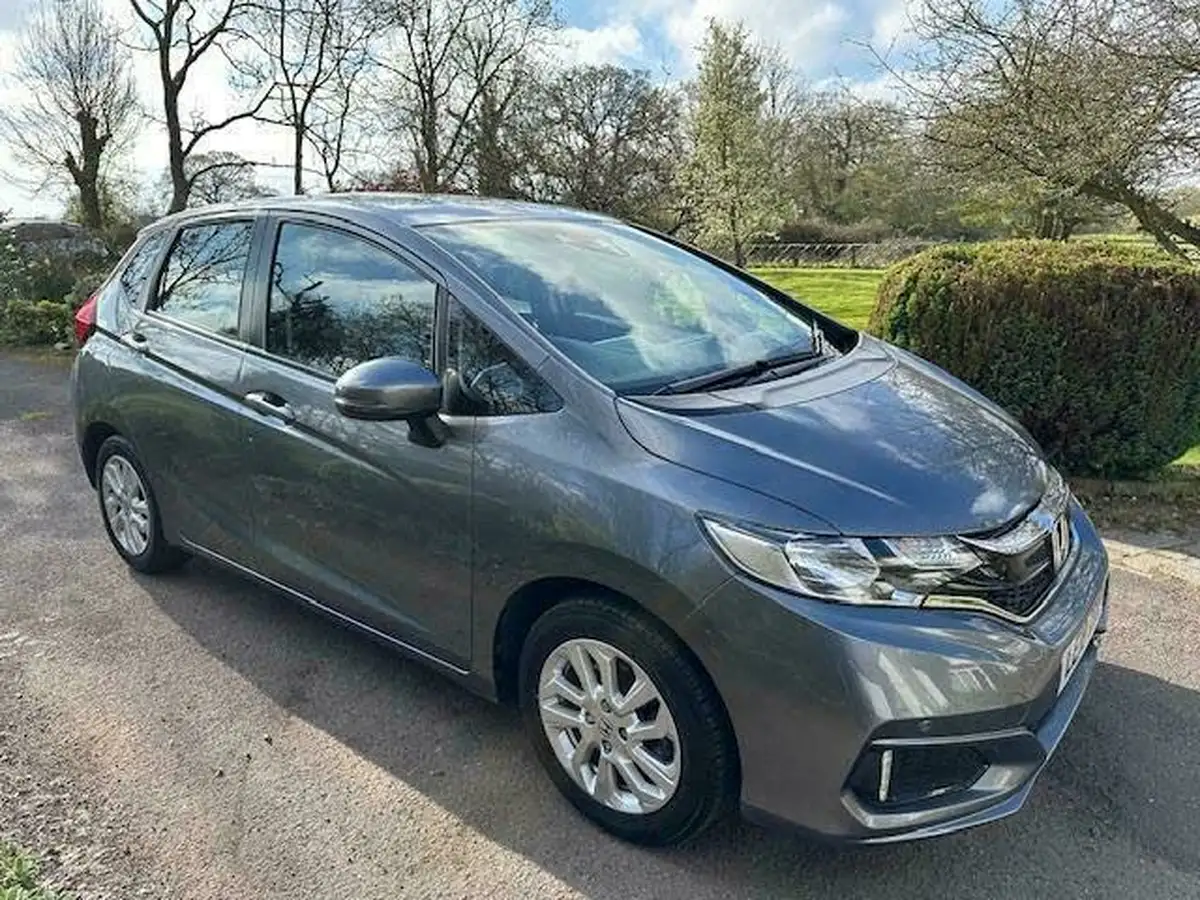 2018-honda-jazz-13-i-vtec-se-cvt-big-4