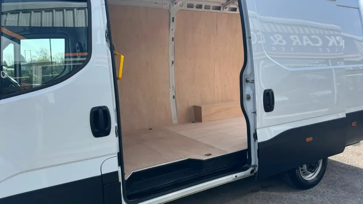 2022-iveco-daily-s-class-23td-35s14v-business-3520mm-h2-136pseu6dt-big-20