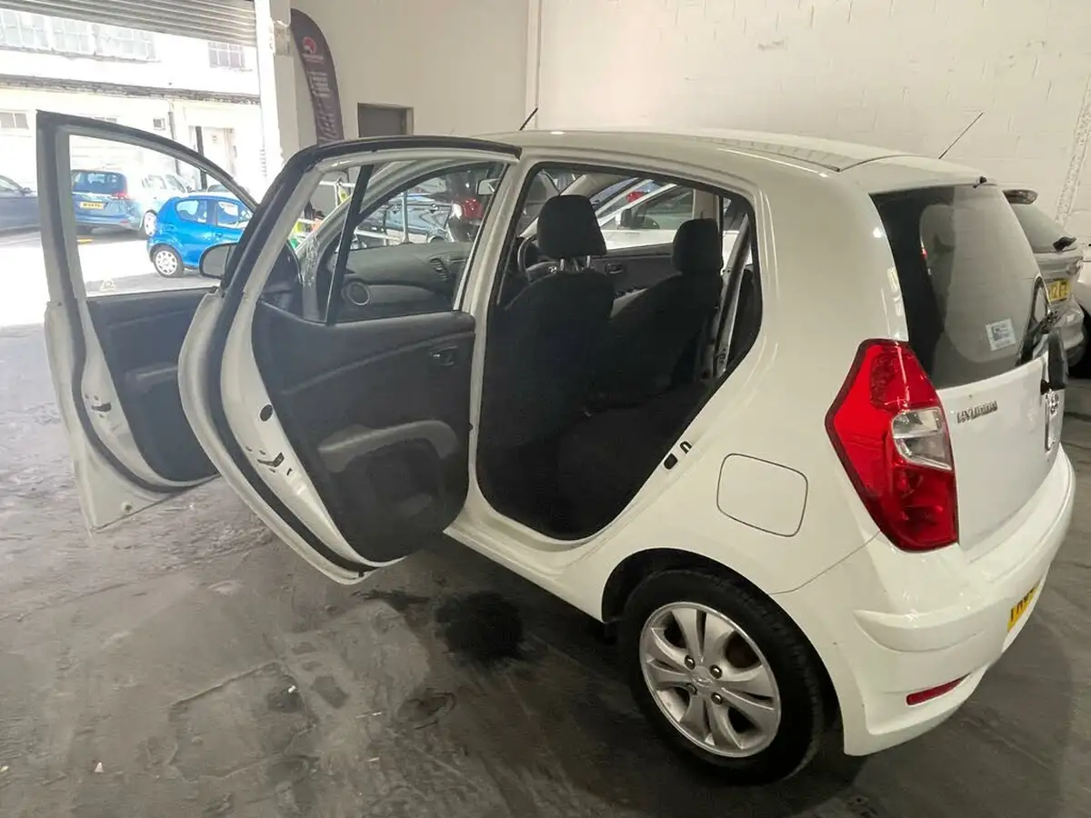 2013-hyundai-i10-12-active-big-16