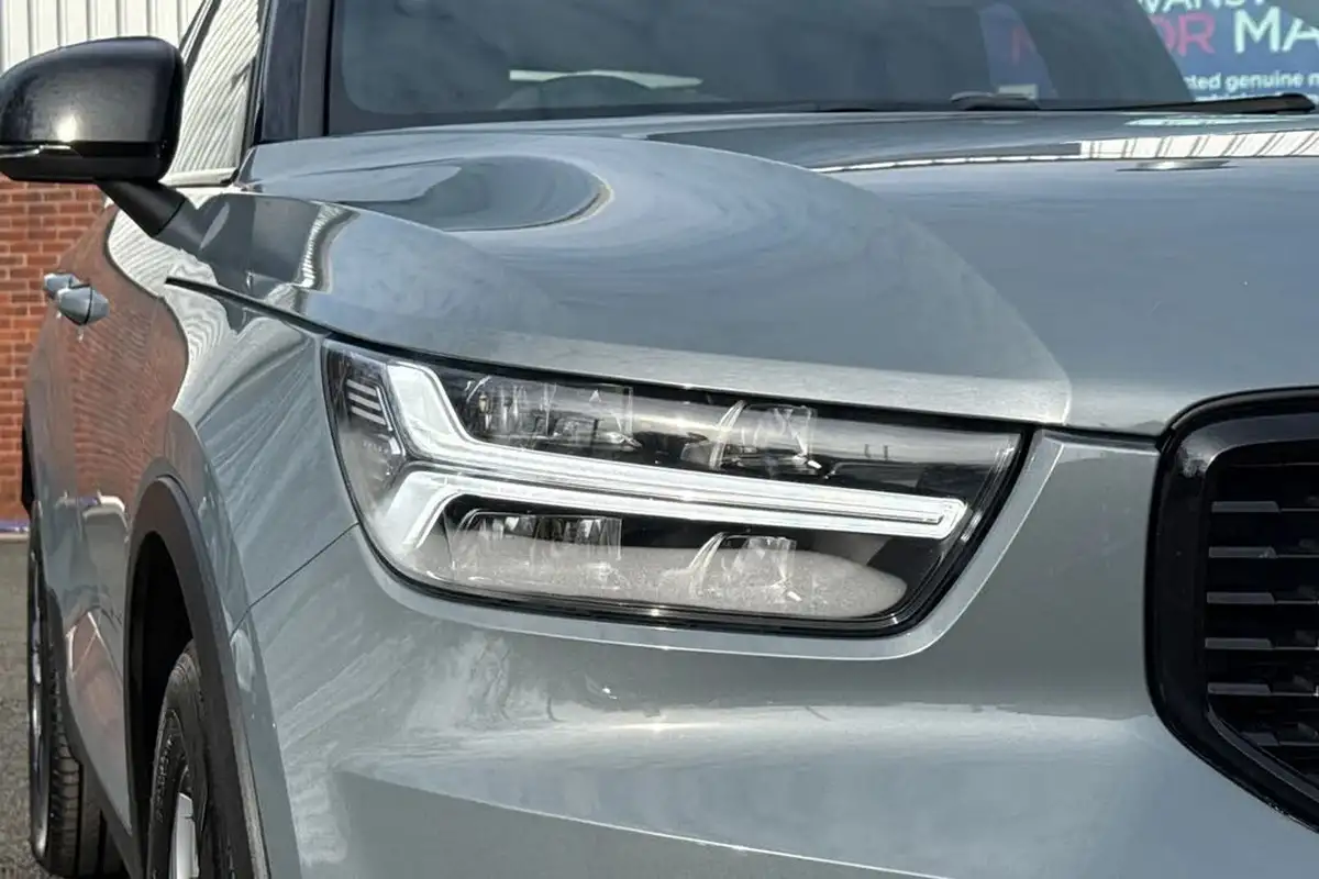 2020-volvo-xc40-20-b4-r-design-awd-big-24