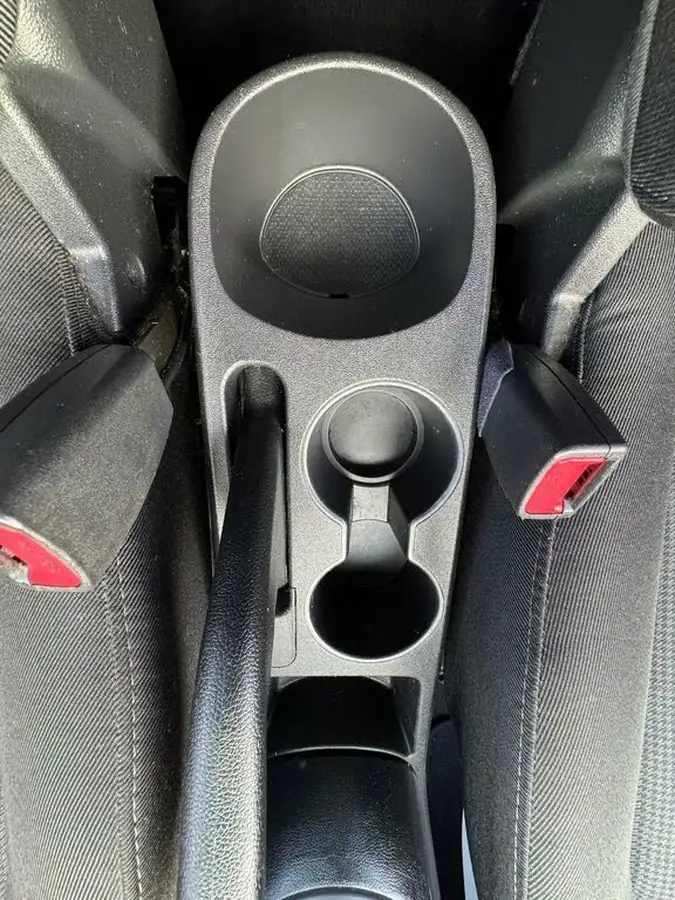 2013-hyundai-i20-12-active-5d-big-13