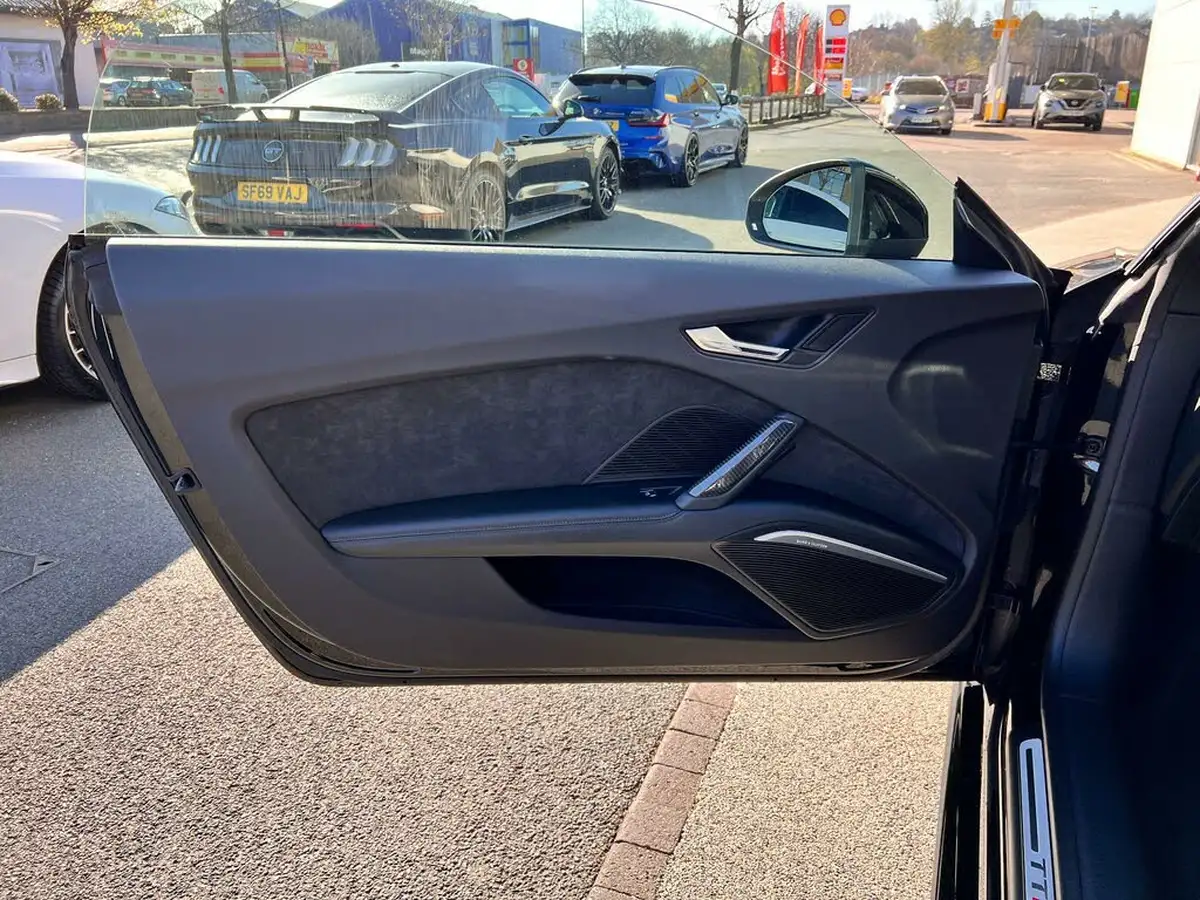 2020-audi-tt-roadster-25-tfsi-rs-audi-sport-edition-big-19