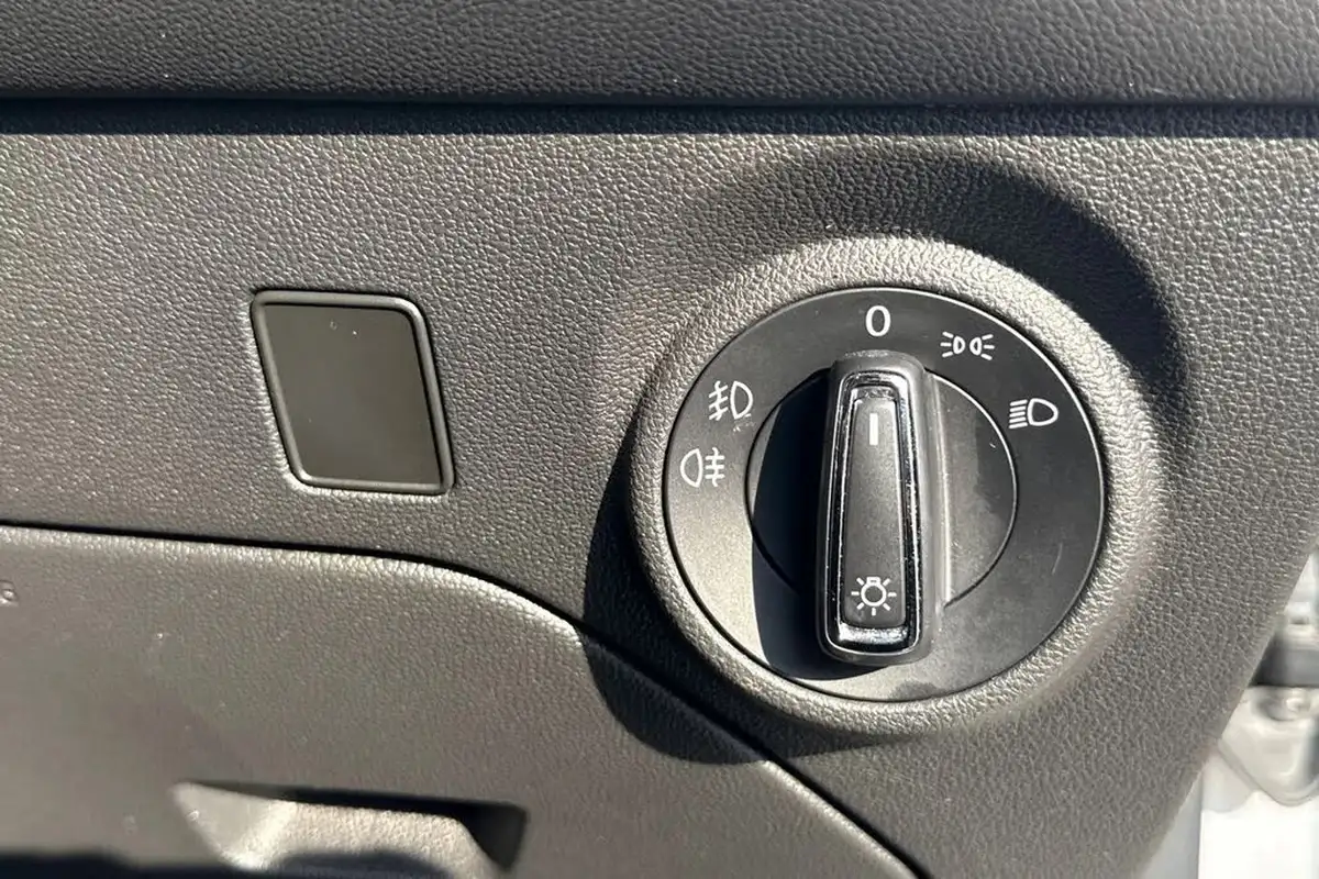 2018-seat-leon-14-ecotsi-fr-technology-estate-5d-dsg-big-38