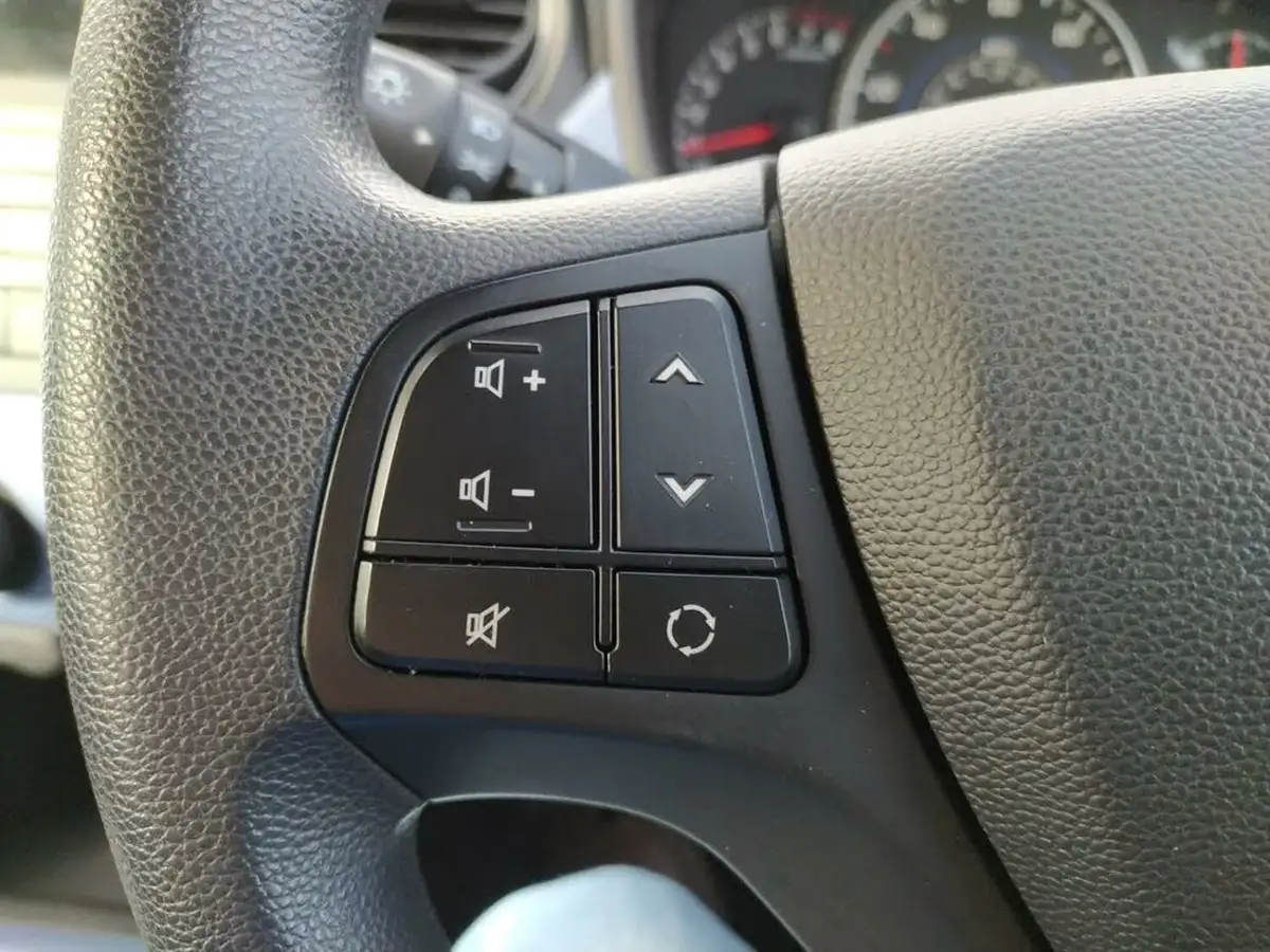 2014-hyundai-i10-12-se-big-25
