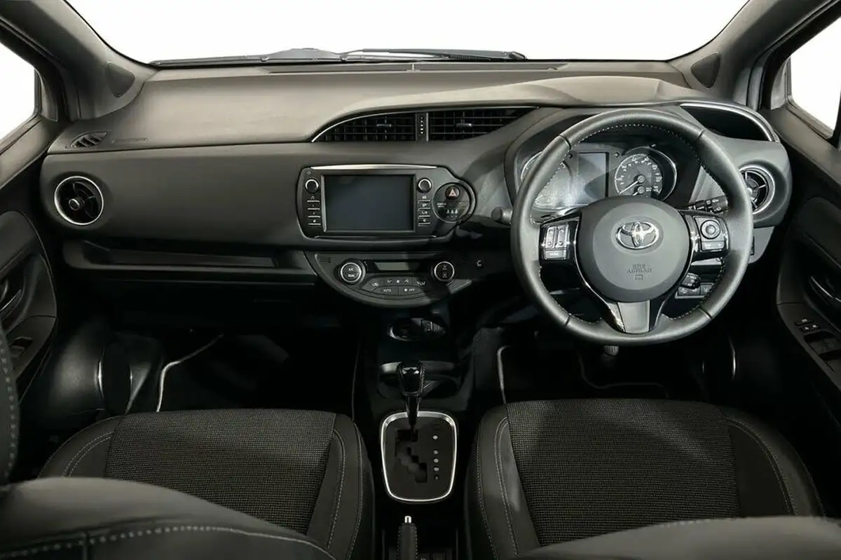 2019-toyota-yaris-15-vvt-i-excel-98bhp-hybrid-1497cc-e-cvt-big-11