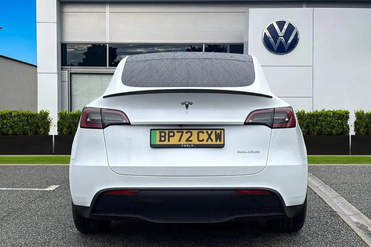 2023-tesla-model-y-e-performance-big-3