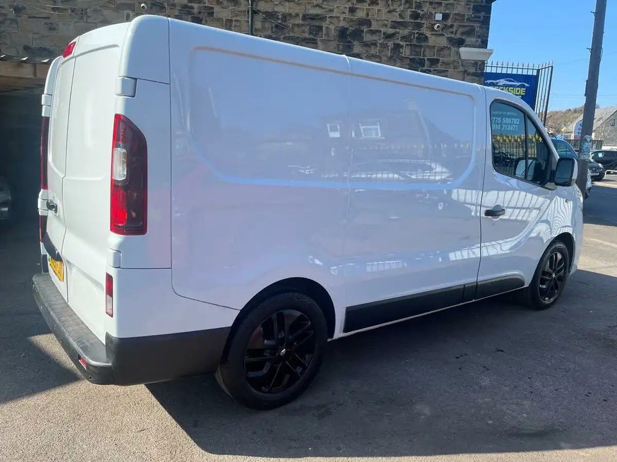 2015-renault-trafic-16dci-sl27-120-sport-low-roof-van-big-4