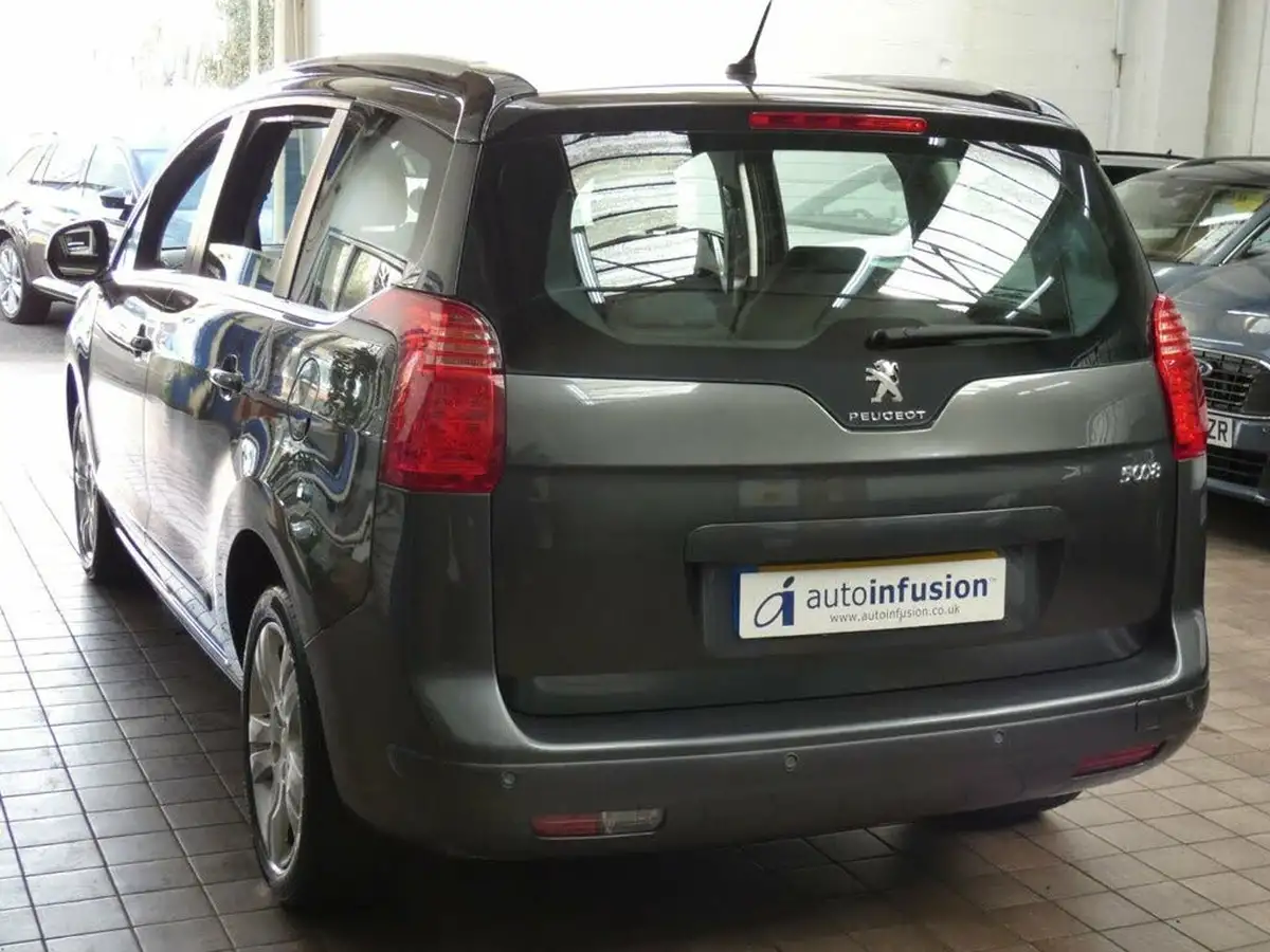 2014-peugeot-5008-16hdi-active-big-19