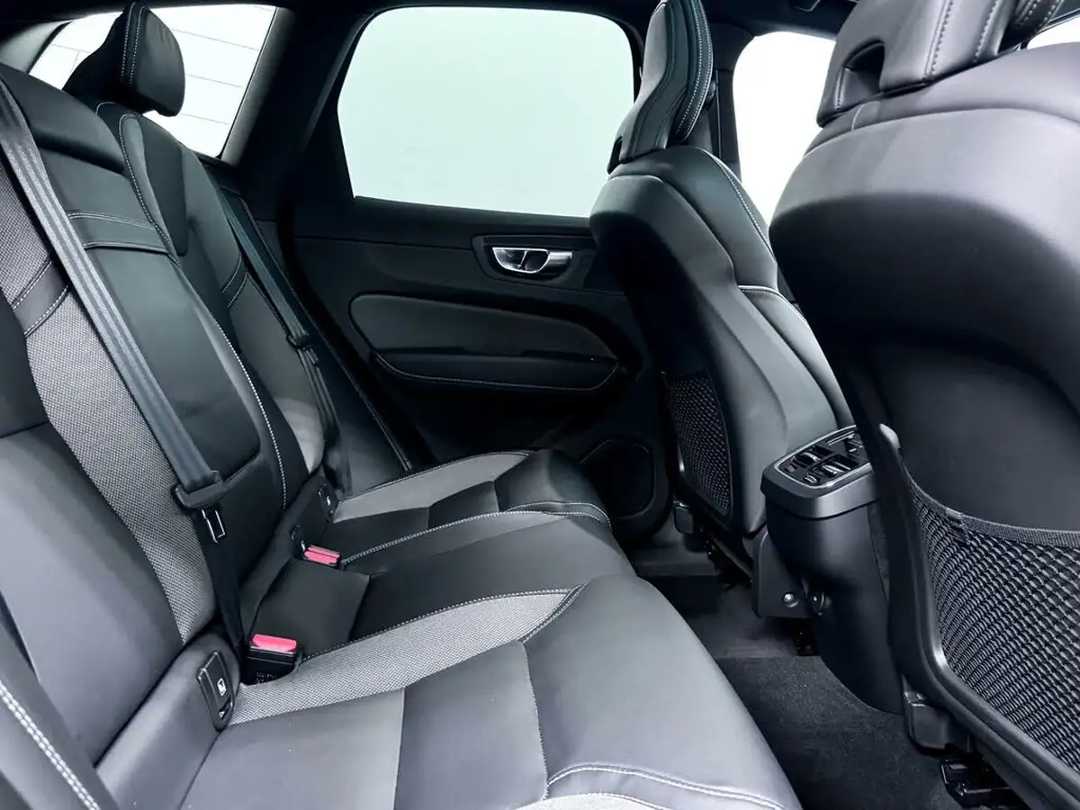 2021-volvo-xc60-20-b5-r-design-pro-awd-big-46